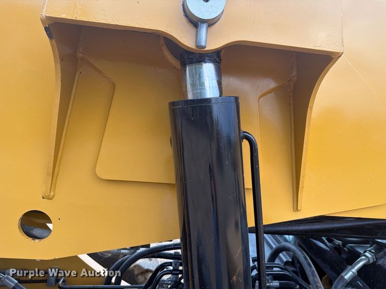 image for item FN3673 2013 Caterpillar TL1055C telehandler