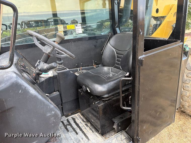 image for item FN3673 2013 Caterpillar TL1055C telehandler