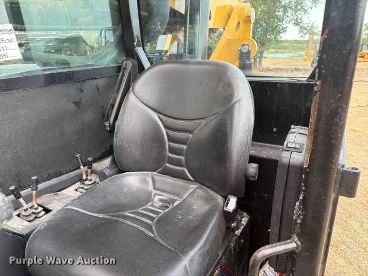 image for item FN3673 2013 Caterpillar TL1055C telehandler