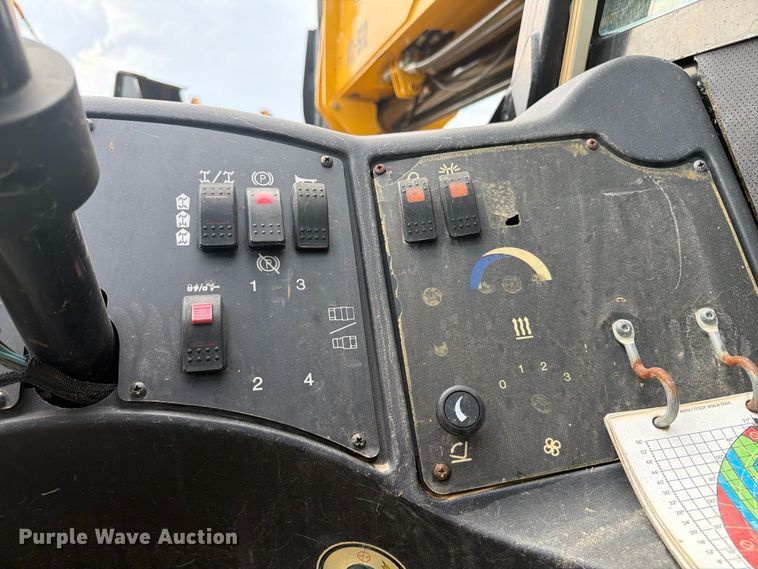image for item FN3673 2013 Caterpillar TL1055C telehandler