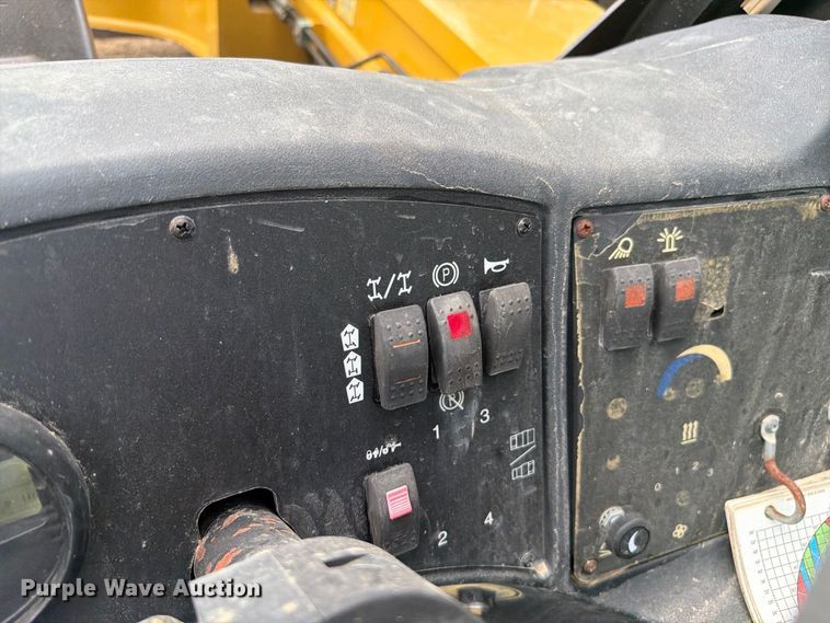 image for item FN3673 2013 Caterpillar TL1055C telehandler