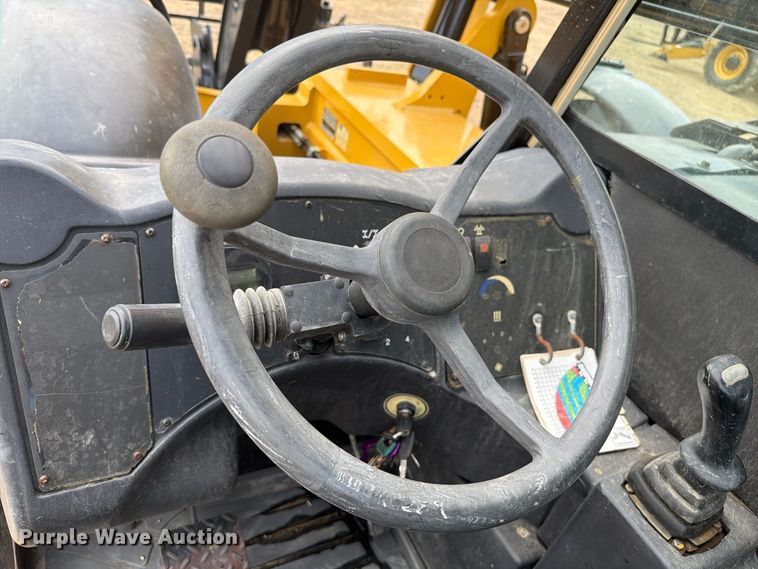 image for item FN3673 2013 Caterpillar TL1055C telehandler