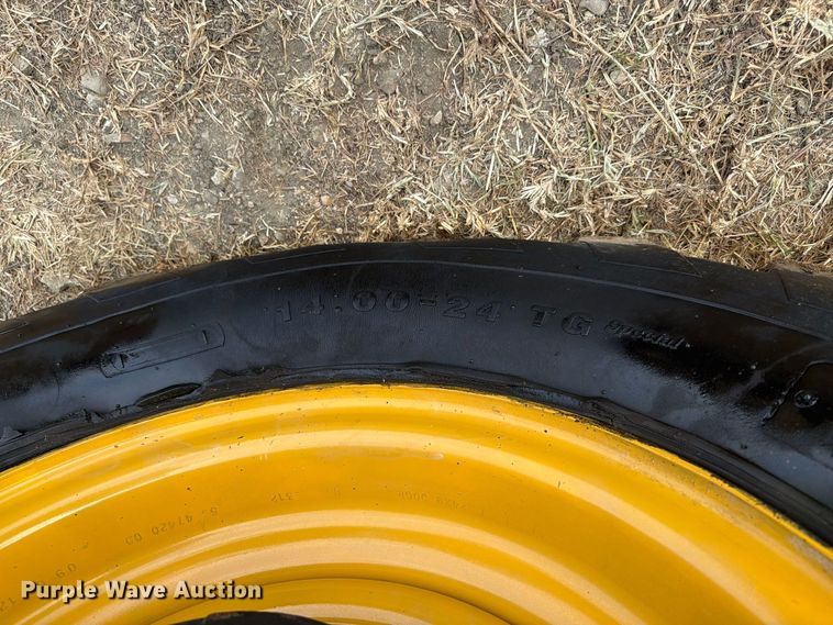 image for item FN3673 2013 Caterpillar TL1055C telehandler