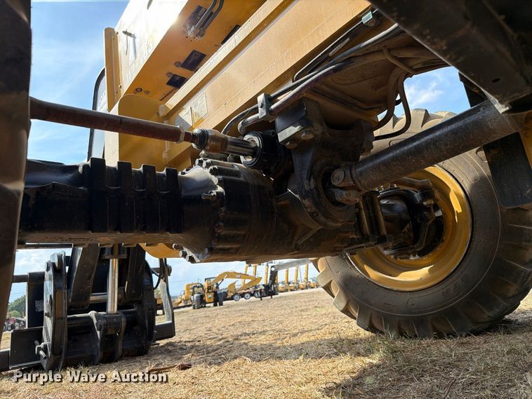2012 Caterpillar TL943C