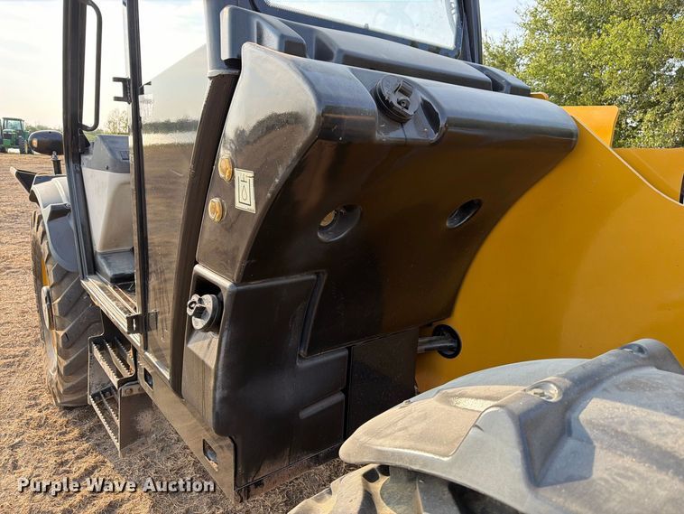 image for item FN3679 2013 Caterpillar TH514 telehandler