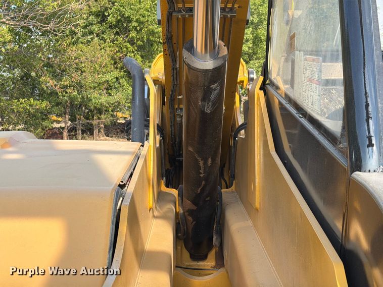 image for item FN3679 2013 Caterpillar TH514 telehandler