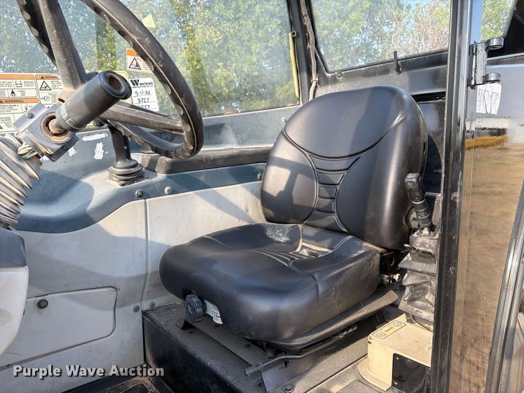 image for item FN3679 2013 Caterpillar TH514 telehandler