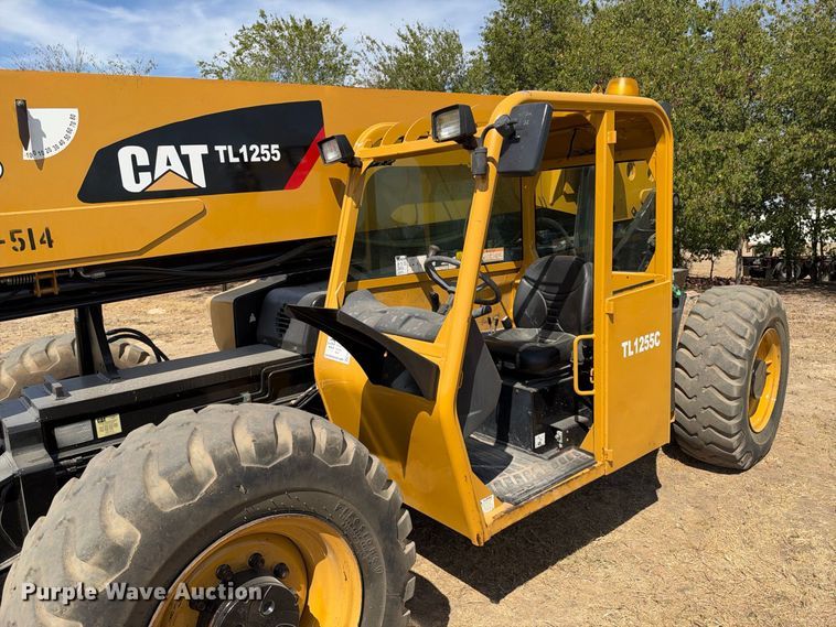 image for item FN3682 2011 Caterpillar 1255C telehandler