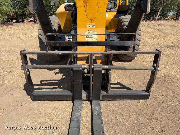 image for item FN3682 2011 Caterpillar 1255C telehandler