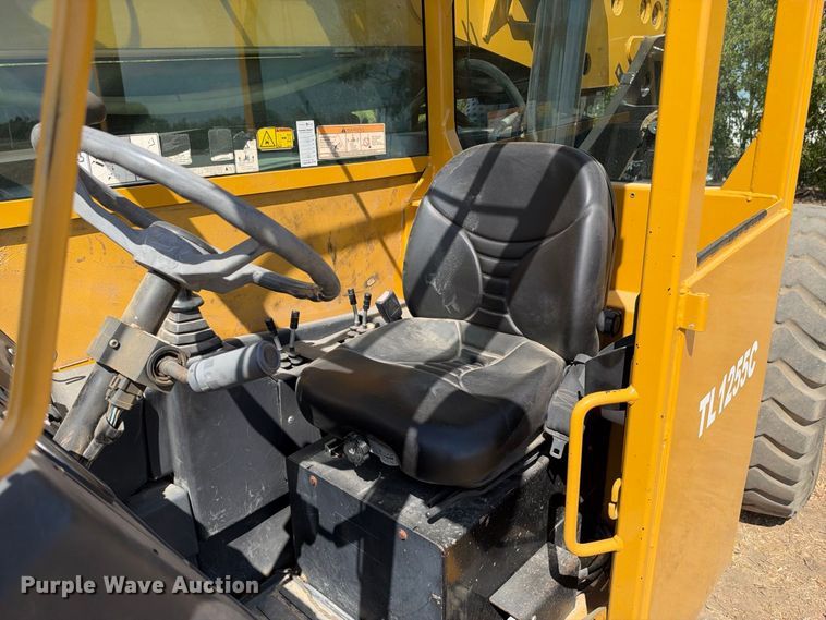 image for item FN3682 2011 Caterpillar 1255C telehandler