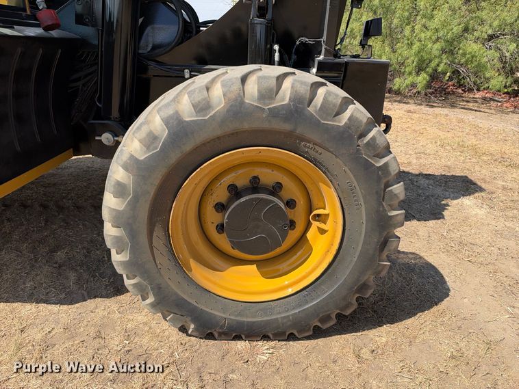 image for item FN3682 2011 Caterpillar 1255C telehandler