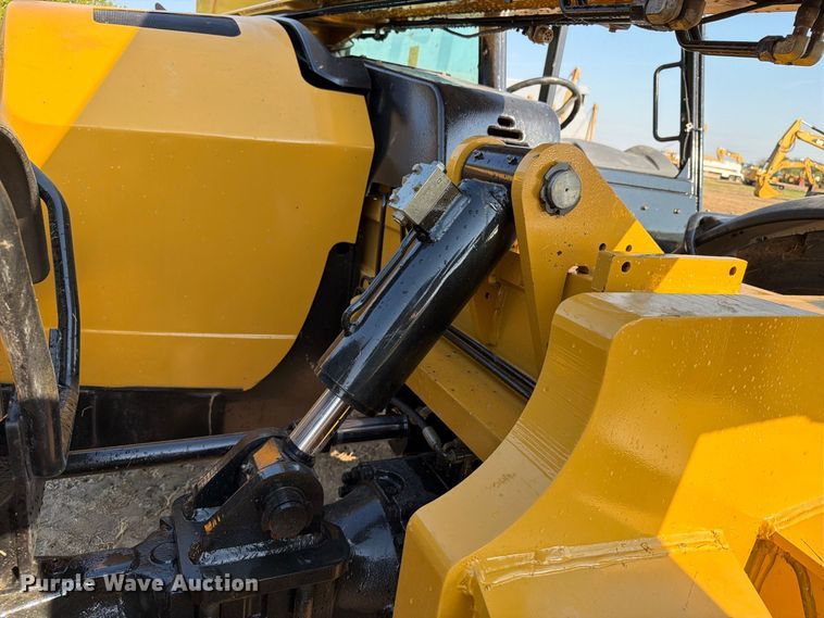 2014 Caterpillar TL943C