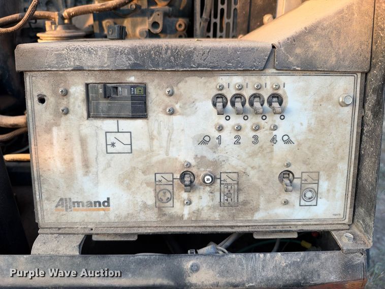 image for item FN3699 2019 Allmand Night-Lite V-Series NLV light plant