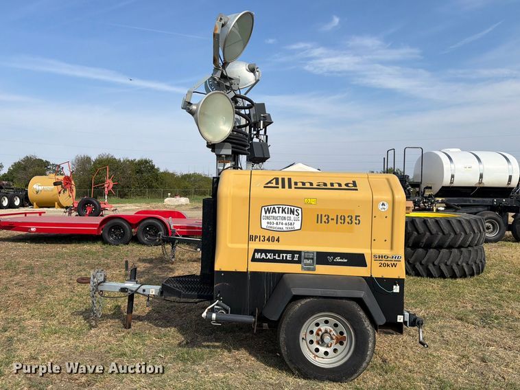 image for item FN3701 2014 Allmand Maxi-Lite II V-Series light plant