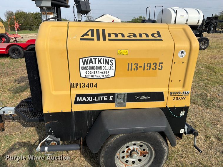 image for item FN3701 2014 Allmand Maxi-Lite II V-Series light plant