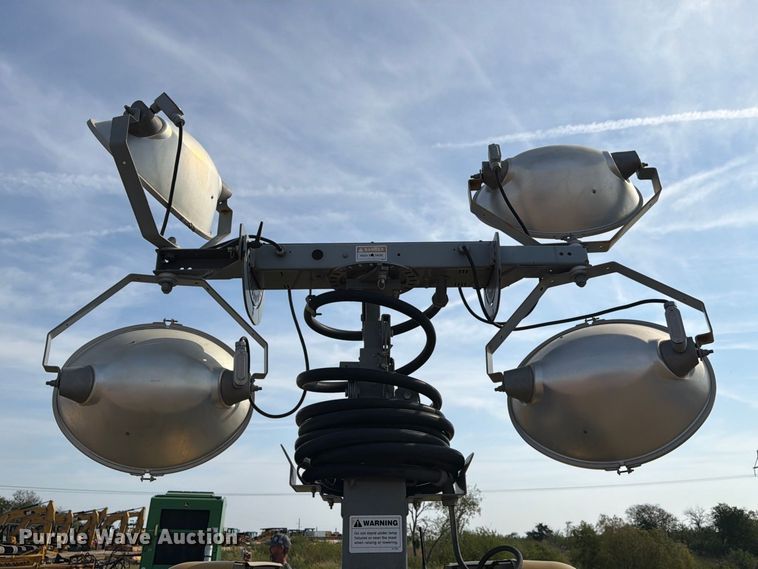 image for item FN3701 2014 Allmand Maxi-Lite II V-Series light plant
