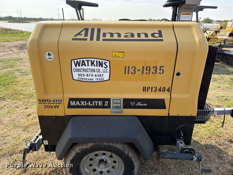 image for item FN3701 2014 Allmand Maxi-Lite II V-Series light plant