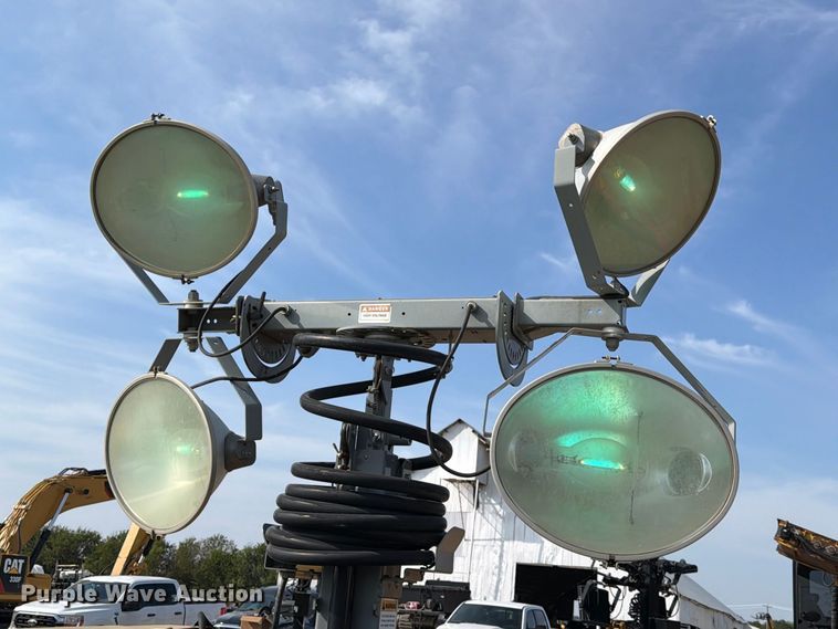 image for item FN3701 2014 Allmand Maxi-Lite II V-Series light plant