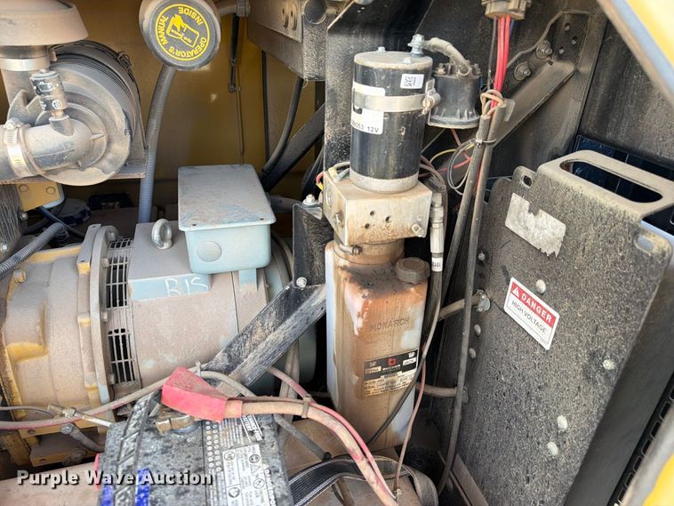 image for item FN3701 2014 Allmand Maxi-Lite II V-Series light plant