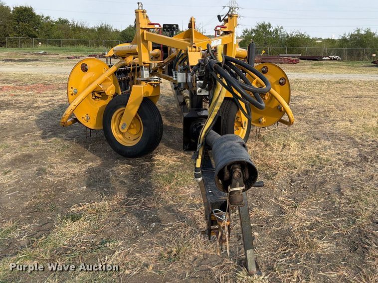 image for item FN3711 2016 Vermeer R2300 hydraulic hay rake with baler connection
