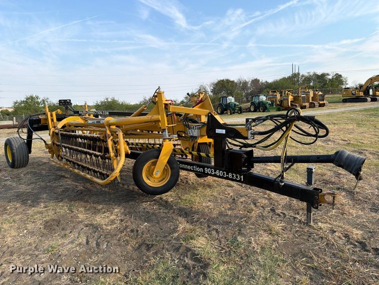 image for item FN3711 2016 Vermeer R2300 hydraulic hay rake with baler connection