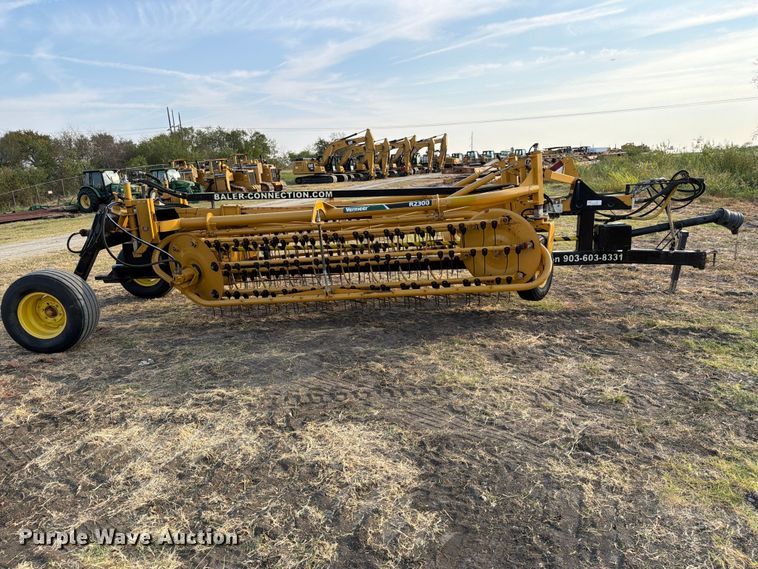 image for item FN3711 2016 Vermeer R2300 hydraulic hay rake with baler connection