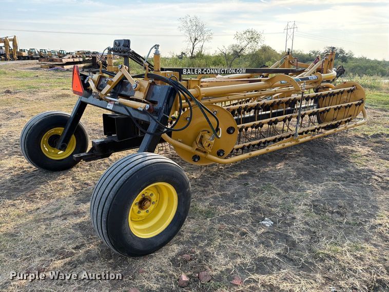 image for item FN3711 2016 Vermeer R2300 hydraulic hay rake with baler connection