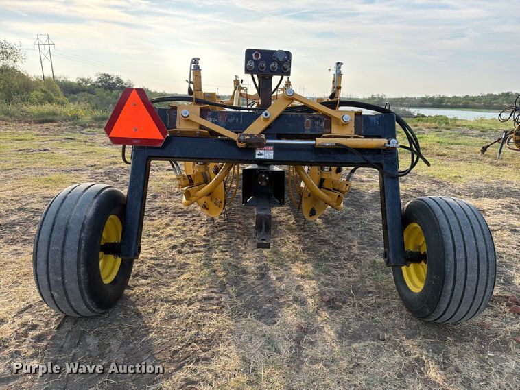 image for item FN3711 2016 Vermeer R2300 hydraulic hay rake with baler connection