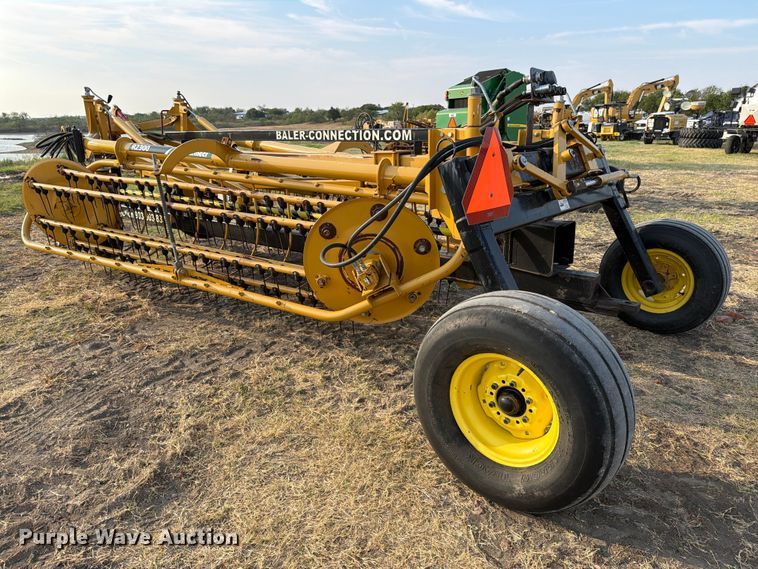 image for item FN3711 2016 Vermeer R2300 hydraulic hay rake with baler connection