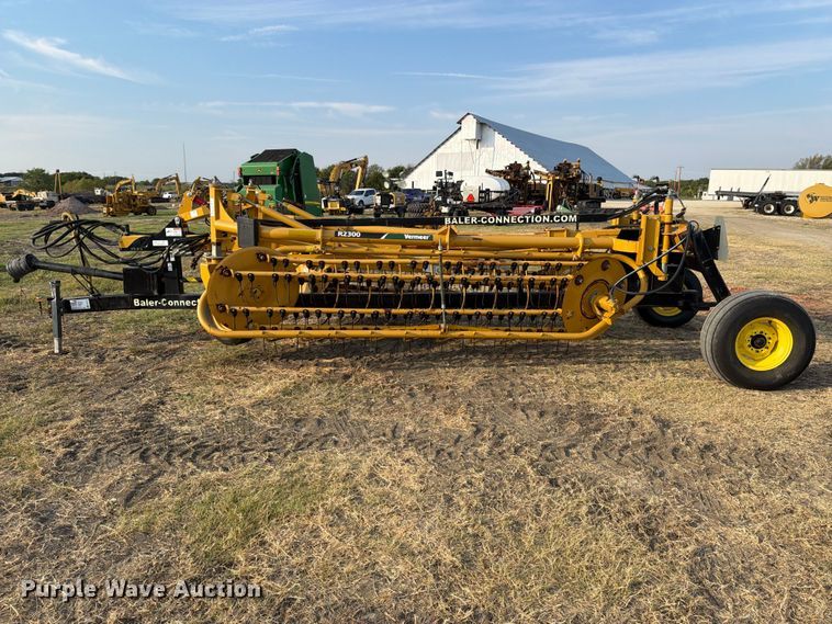image for item FN3711 2016 Vermeer R2300 hydraulic hay rake with baler connection