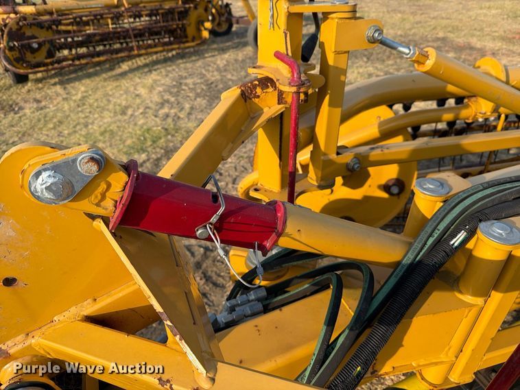 image for item FN3711 2016 Vermeer R2300 hydraulic hay rake with baler connection