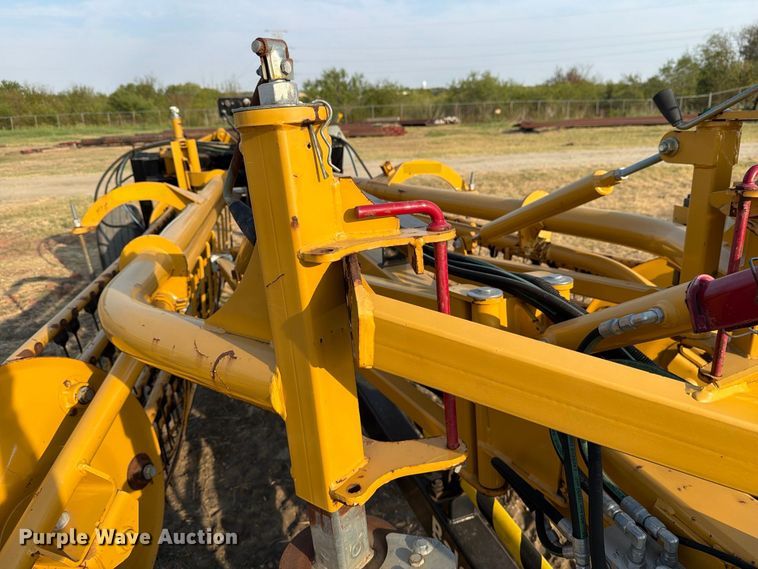 image for item FN3711 2016 Vermeer R2300 hydraulic hay rake with baler connection