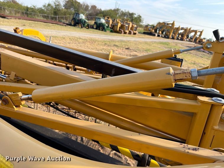 image for item FN3711 2016 Vermeer R2300 hydraulic hay rake with baler connection