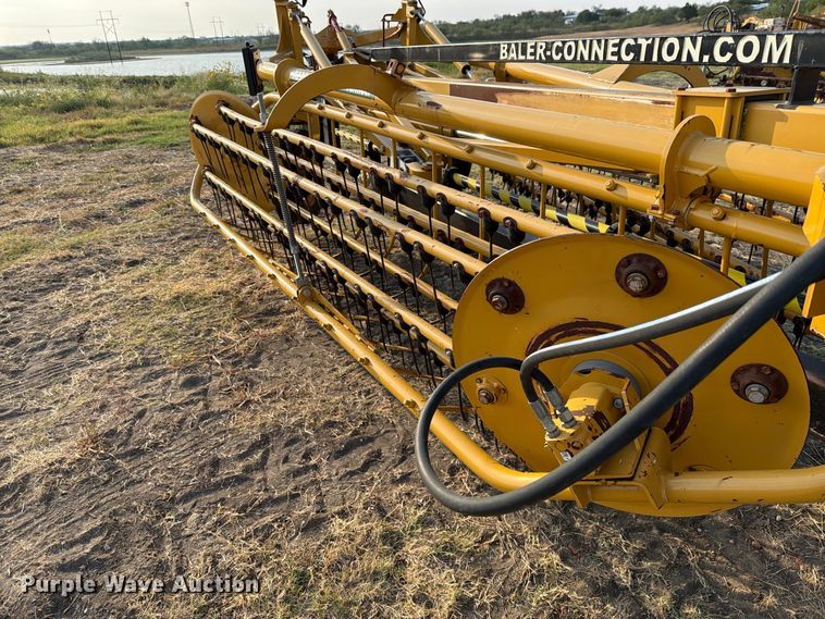 image for item FN3711 2016 Vermeer R2300 hydraulic hay rake with baler connection