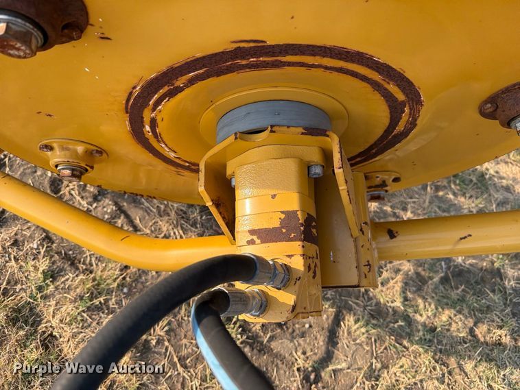 image for item FN3711 2016 Vermeer R2300 hydraulic hay rake with baler connection