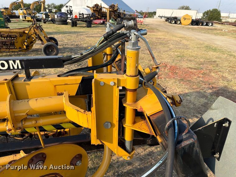 image for item FN3711 2016 Vermeer R2300 hydraulic hay rake with baler connection