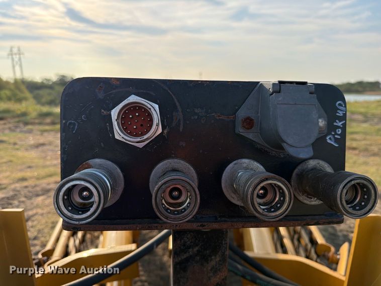 image for item FN3711 2016 Vermeer R2300 hydraulic hay rake with baler connection
