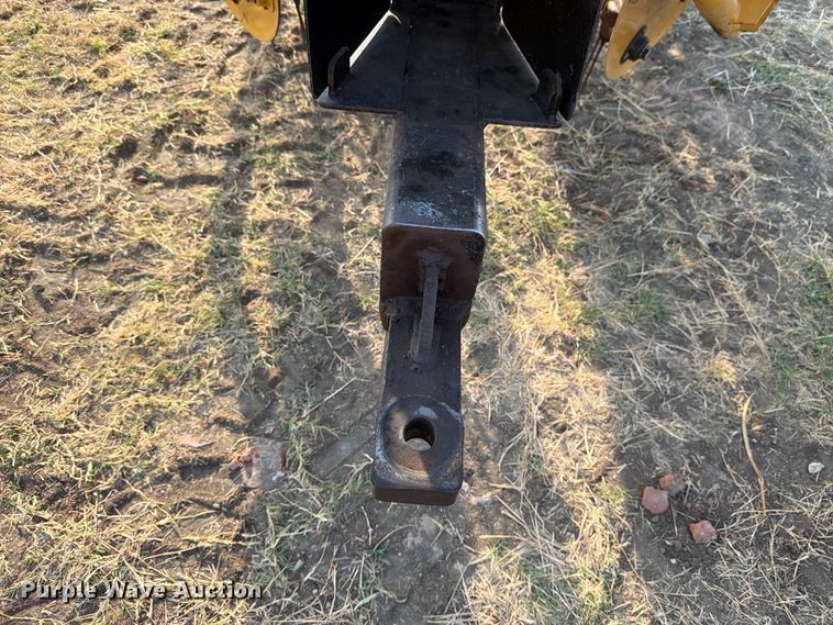 image for item FN3711 2016 Vermeer R2300 hydraulic hay rake with baler connection