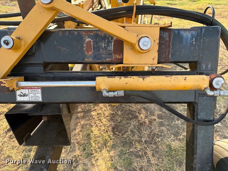 image for item FN3711 2016 Vermeer R2300 hydraulic hay rake with baler connection
