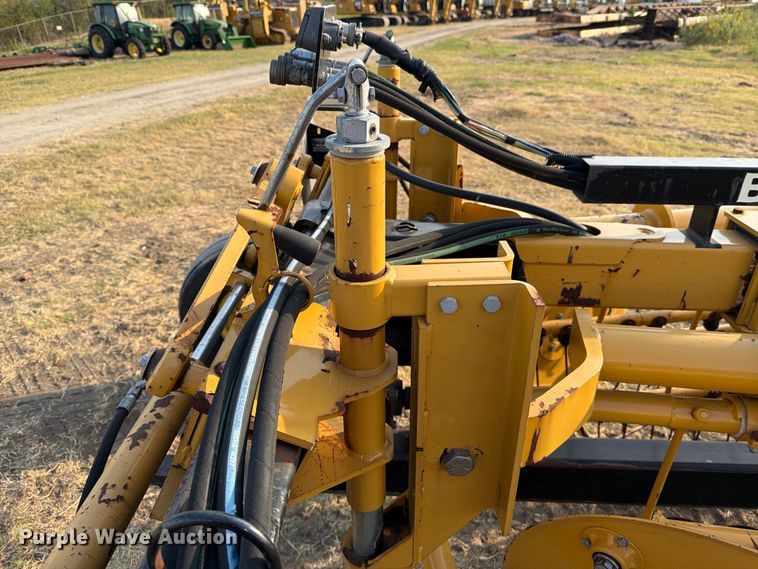 image for item FN3711 2016 Vermeer R2300 hydraulic hay rake with baler connection