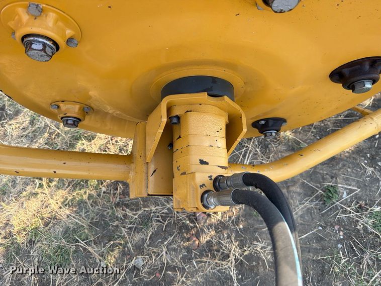 image for item FN3711 2016 Vermeer R2300 hydraulic hay rake with baler connection