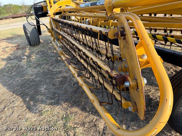 image for item FN3711 2016 Vermeer R2300 hydraulic hay rake with baler connection