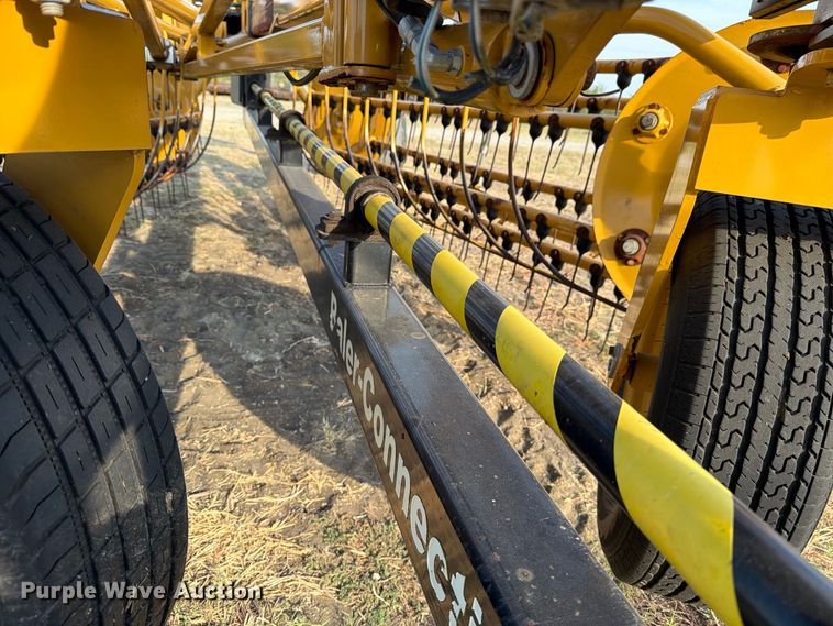 image for item FN3711 2016 Vermeer R2300 hydraulic hay rake with baler connection