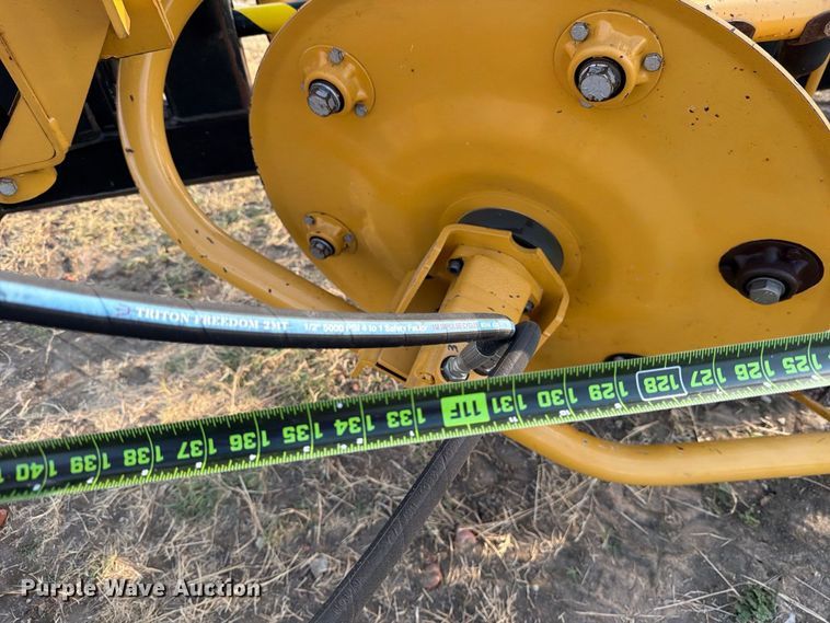 image for item FN3711 2016 Vermeer R2300 hydraulic hay rake with baler connection