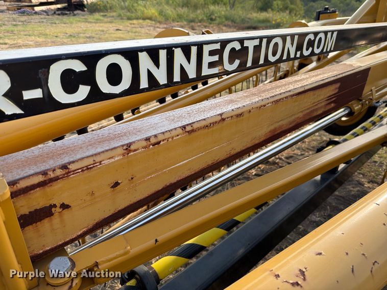 image for item FN3711 2016 Vermeer R2300 hydraulic hay rake with baler connection