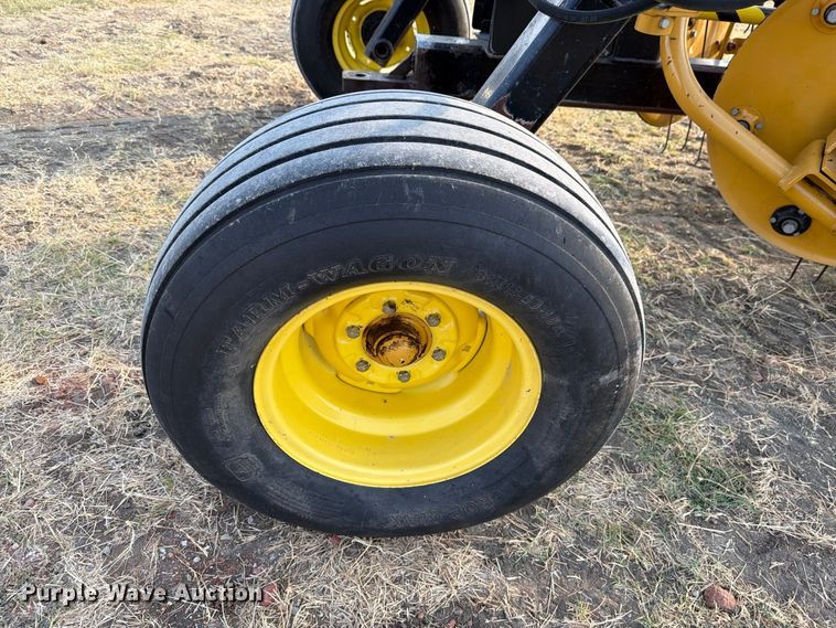 image for item FN3711 2016 Vermeer R2300 hydraulic hay rake with baler connection
