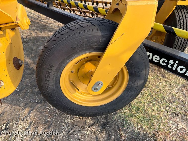 image for item FN3711 2016 Vermeer R2300 hydraulic hay rake with baler connection