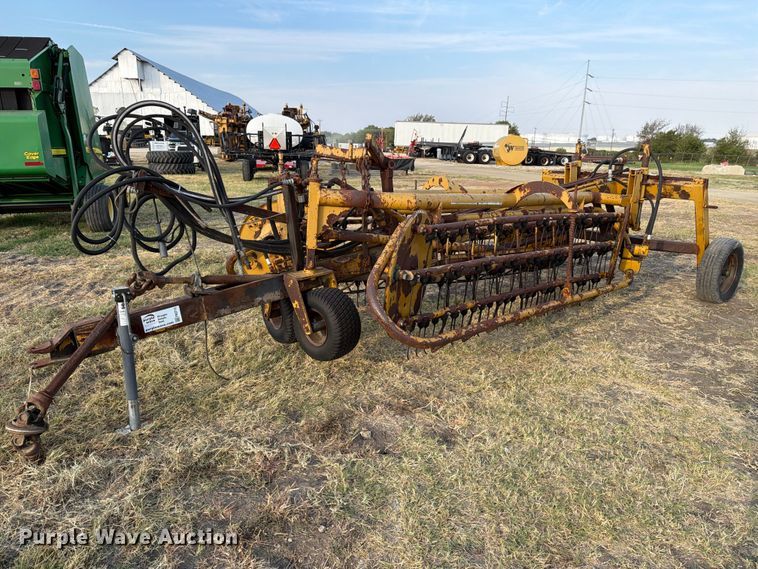 image for item FN3712 Vermeer R23 hay rake
