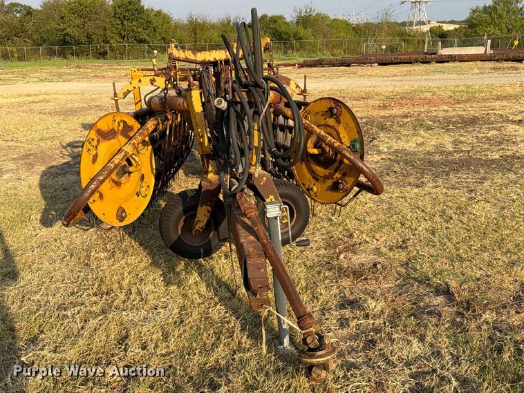 image for item FN3712 Vermeer R23 hay rake