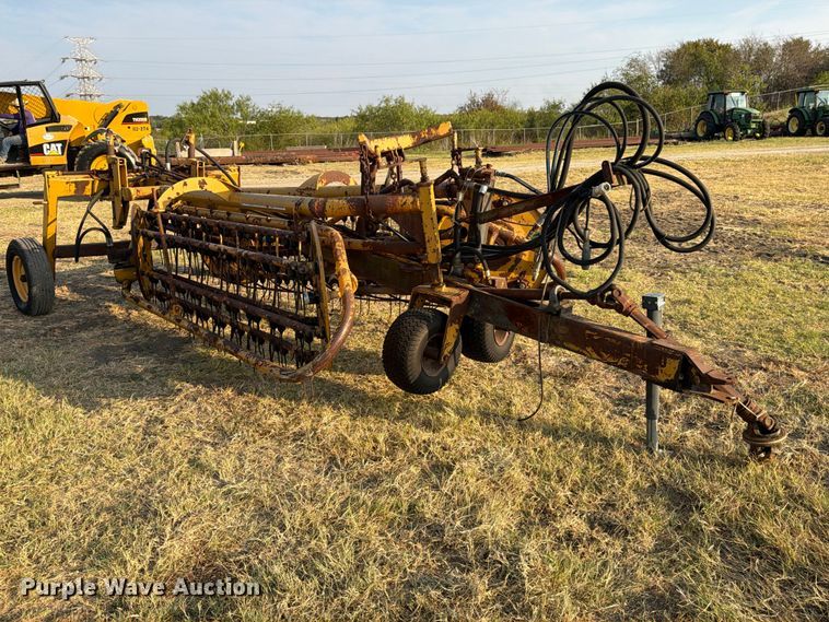 image for item FN3712 Vermeer R23 hay rake